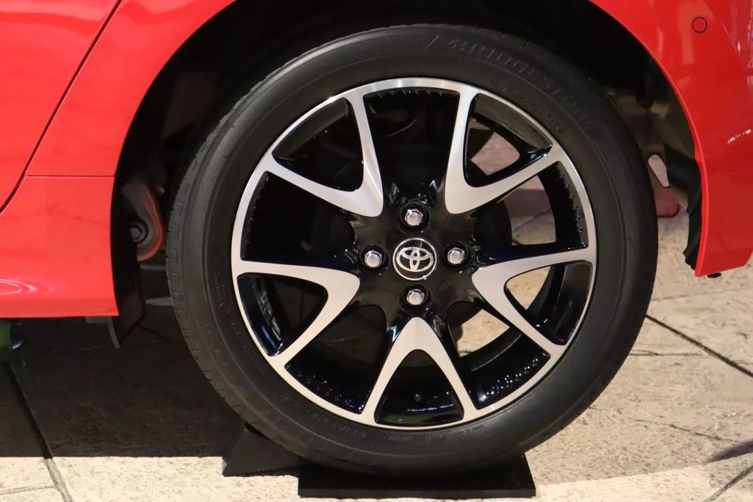 雅力士最新款,雅力士和polo哪个更好些