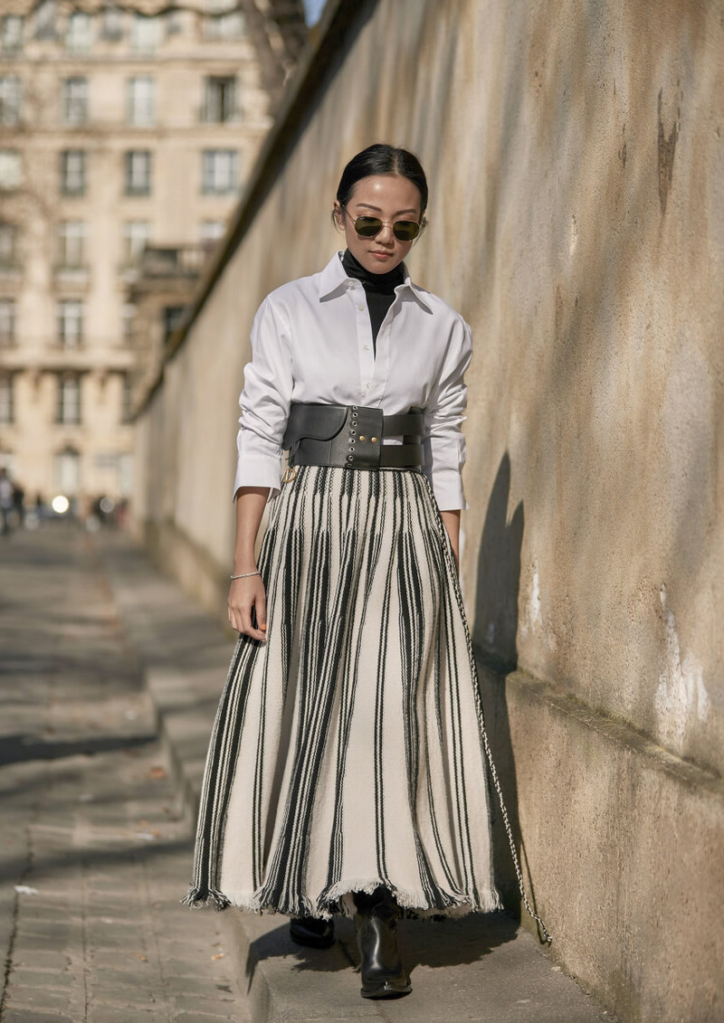 半身裙腰围大了没有皮带孔怎么穿,半身裙买大了怎么修