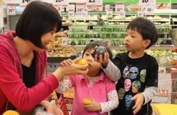 为啥中国孩子“多叛逆”？养育孩子的过程，父母多缺乏“读懂感”