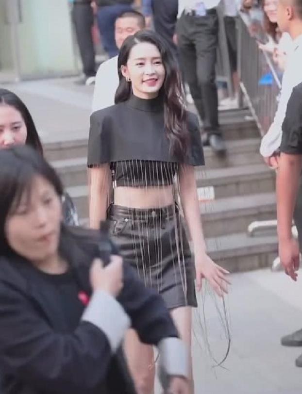 李沁马甲线视频,李沁的马甲线