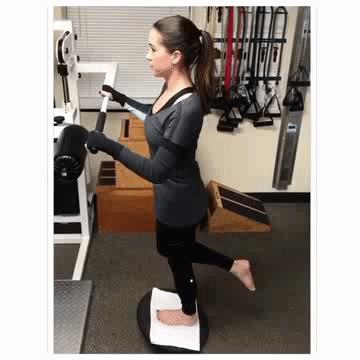 国家队康复师崴脚康复动作,国家队队医治疗崴脚