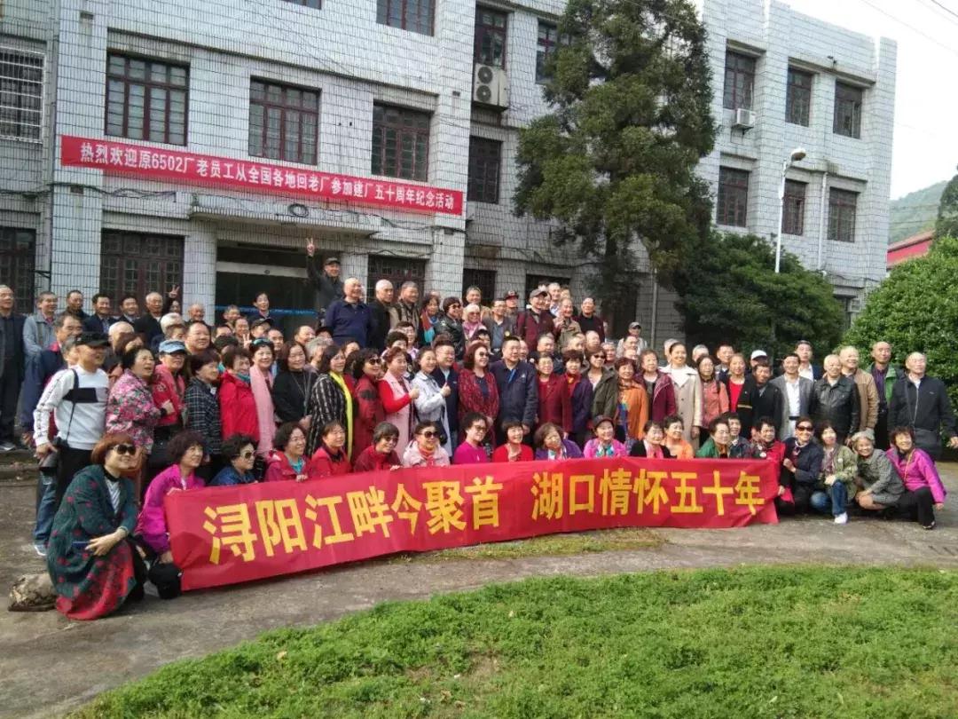 老知青50年后再聚首感叹今昔巨变,五十年后再聚首白发知青永恒情谊