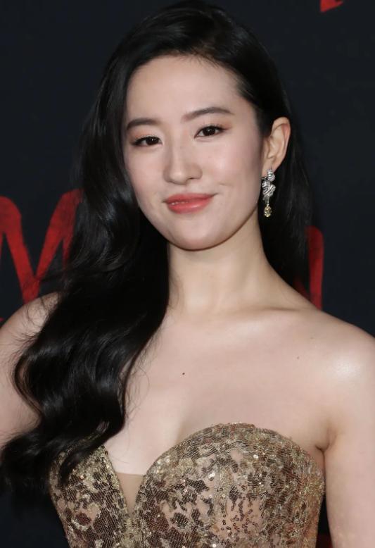 刘亦菲顶级骨相为什么不抗老,人发腮在什么年龄才停止