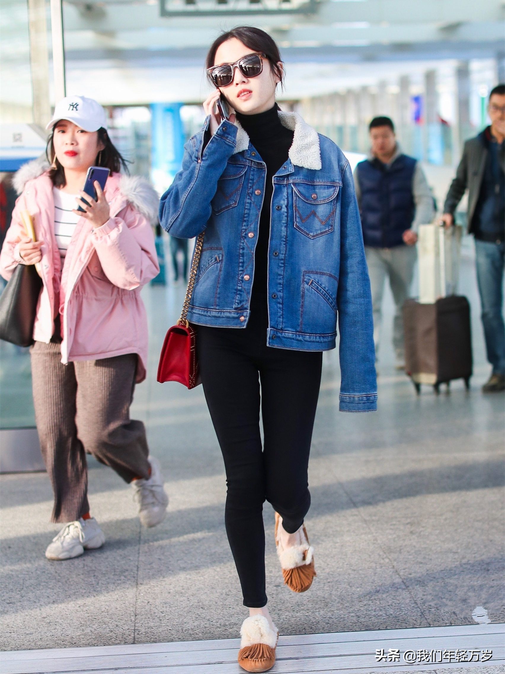 又美又飒又霸气青年女孩牛仔外套,街拍牛仔风格又飒又酷