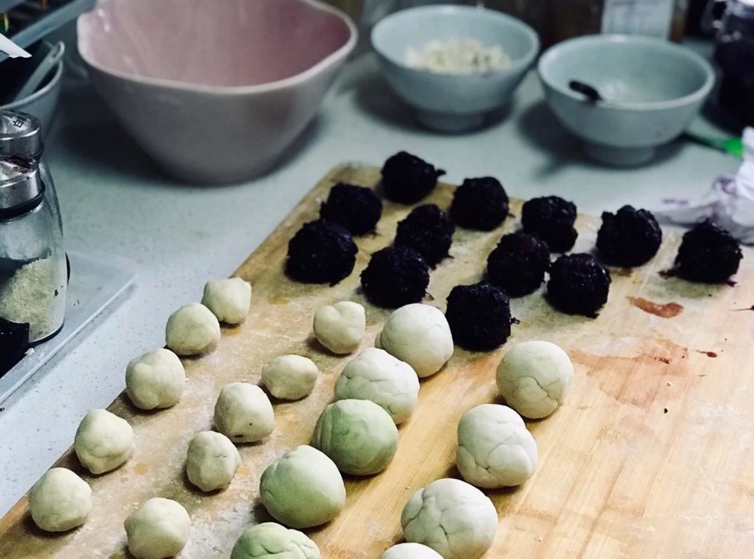 云南玫瑰鲜花饼的软酥皮怎么制作,玫瑰鲜花饼酥香软糯