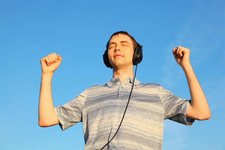 被耳鸣逼疯的90后