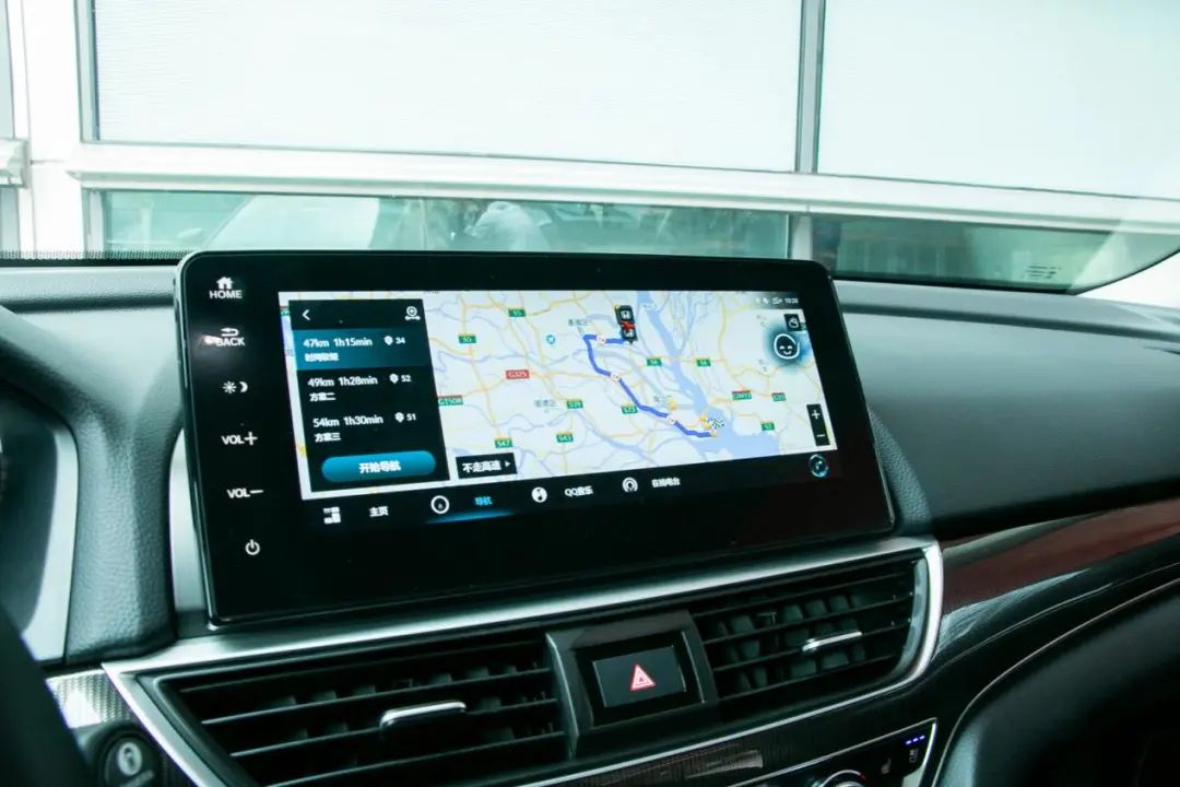 车长超4米9，3毛一公里香到爆，最火合资B级车出新款，开过都说好