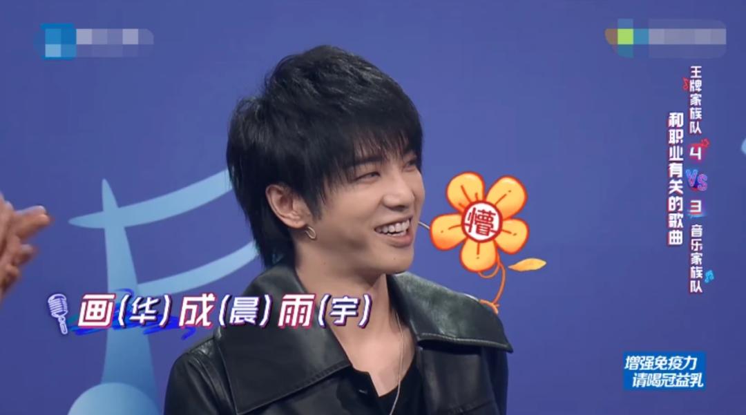 华晨宇张碧晨事件与汪峰关系,张碧晨华晨宇邓紫棋恋情如何开始