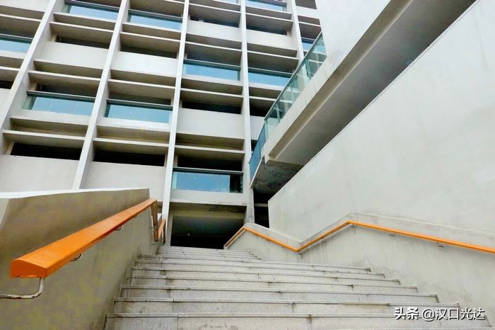 闹市中又一处年轻人文创新乐园——“大智*界无**·空中小镇”