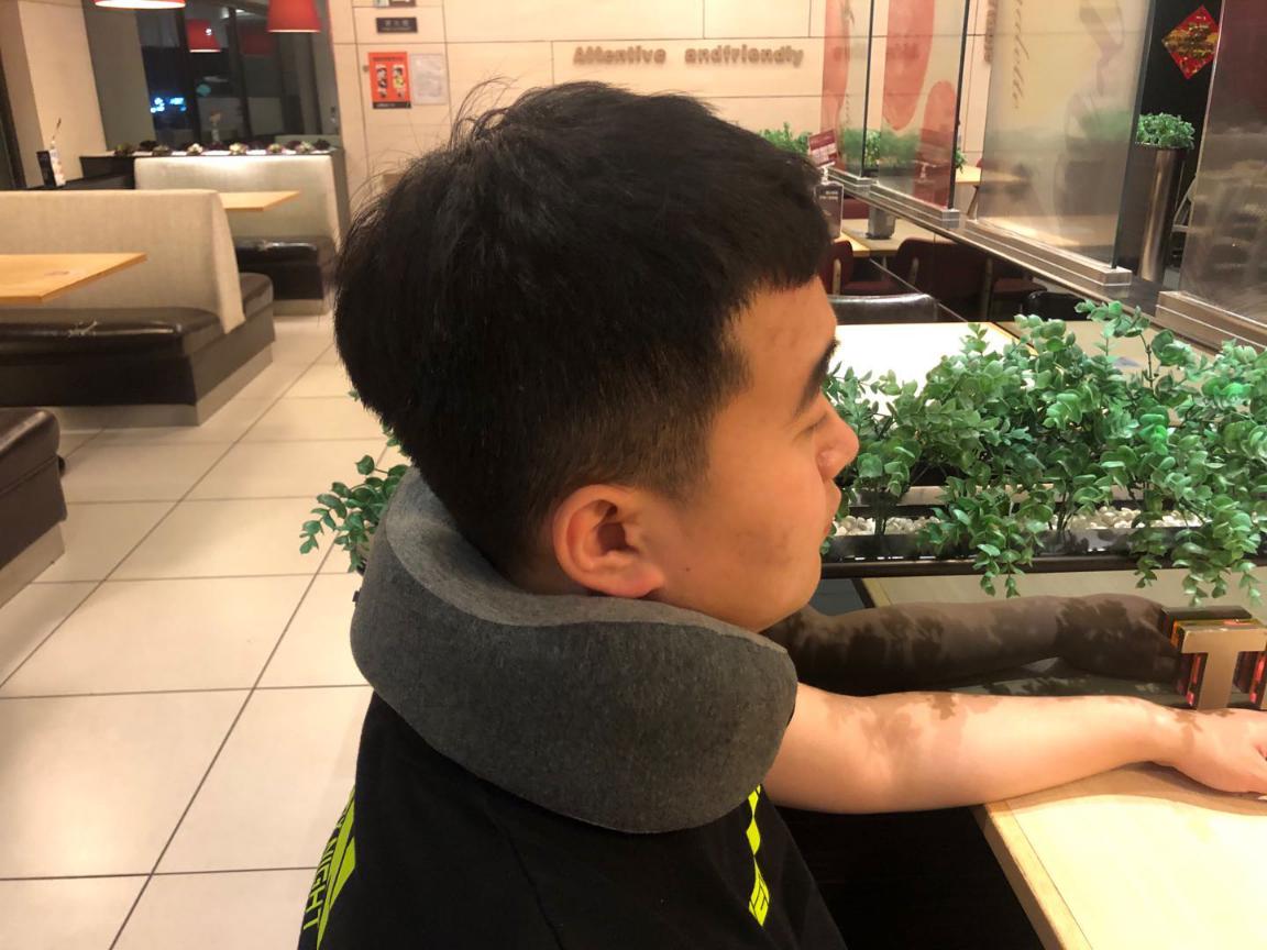 乐范智能睡眠牵引枕护颈按摩枕,乐范记忆棉u型枕怎么样