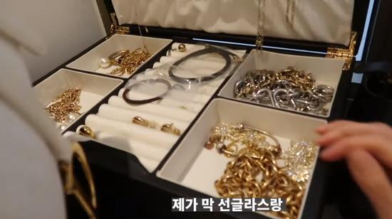 韩国美女晒独居公寓引11万人围观衣帽间全是名牌