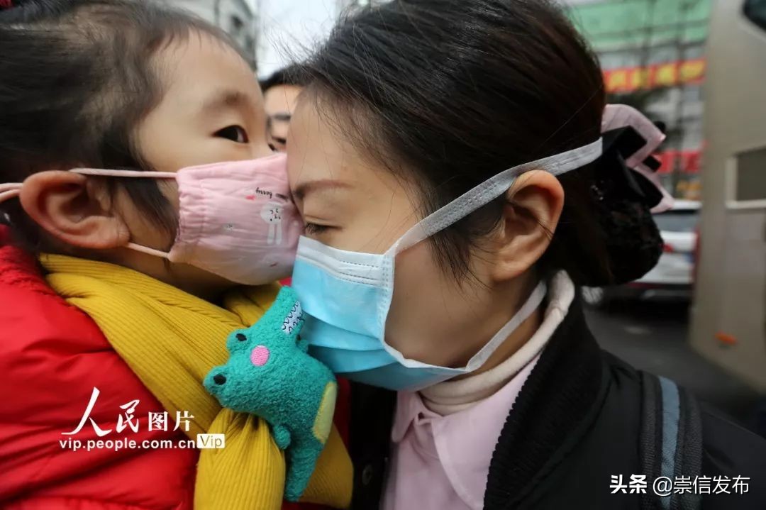 战疫泪目瞬间,战疫中的40个瞬间