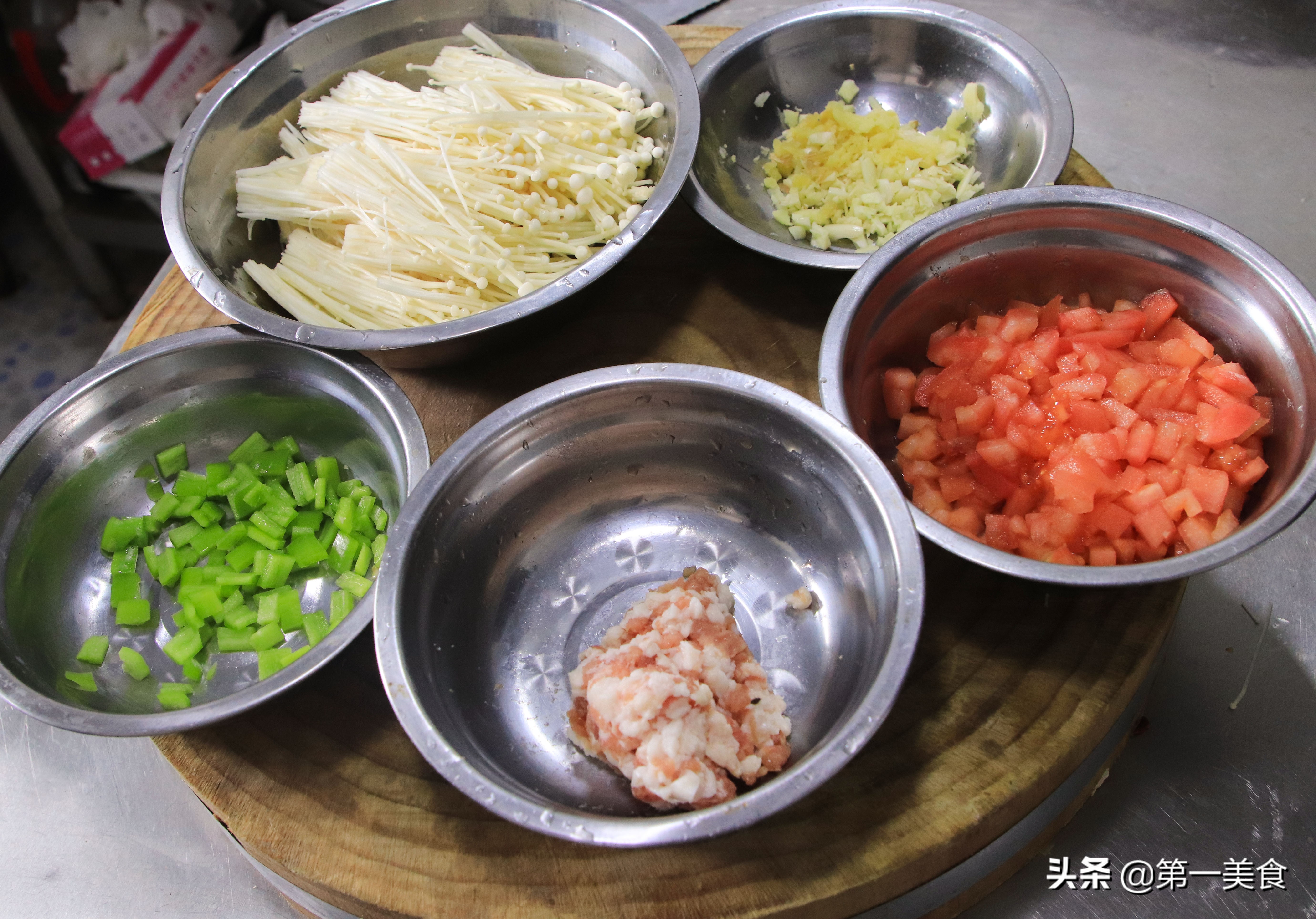 锡纸金针菇万能汤汁教程视频,怎么做最爆辣的金针菇