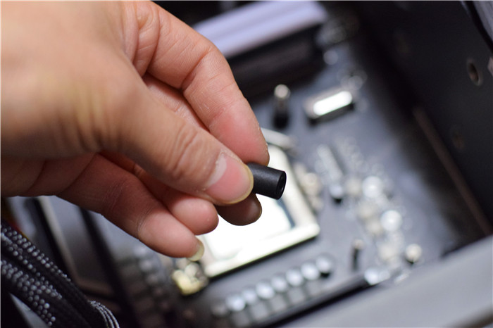 tt冰龙240水冷是12v的还是5v的,一体水冷怎么选择