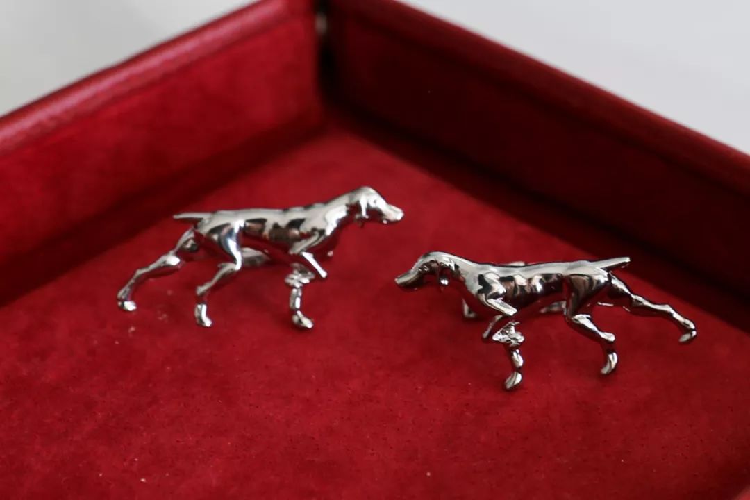 瑞典皇家配饰品牌,几百块戴出万元质感,金色手镯男女戴都好看