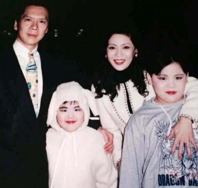 向佐健身练腰,向佐一身肌肉怎么锻炼的