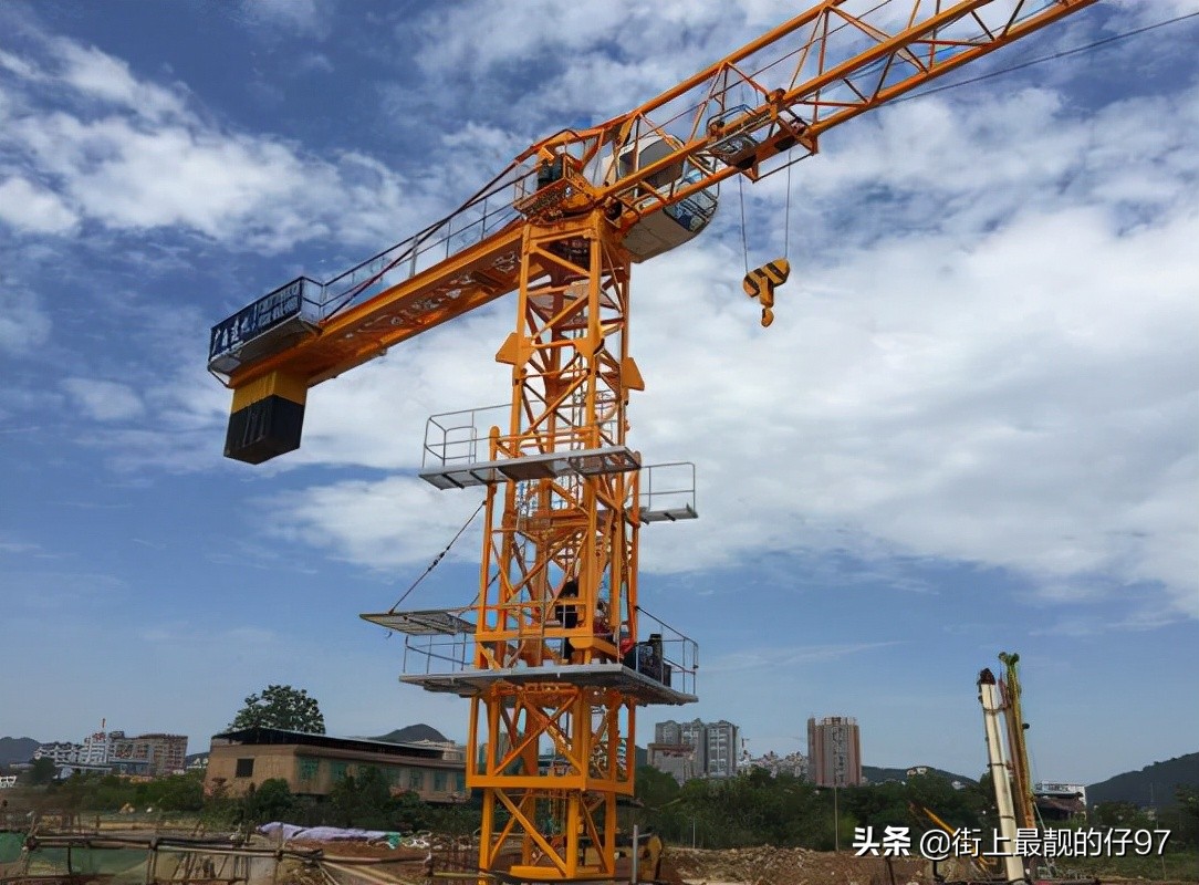 塔吊指挥证在哪里报名办理正规的,考开塔吊证去哪里报名需要多少钱