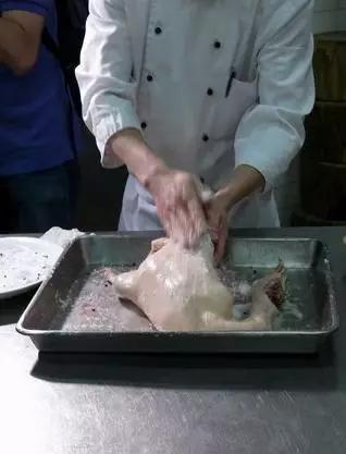 天津盐水鸭的制作全过程,正宗南京盐水鸭制作过程视频