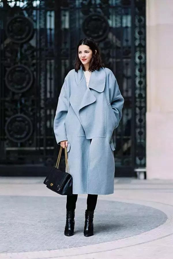 藏青色和黑色哪个更显白显气质,穿这几个颜色显白又气质