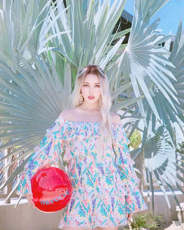 韩国彩妆女神Pony美瞳美颜加花朵装点活出洋娃娃的美感