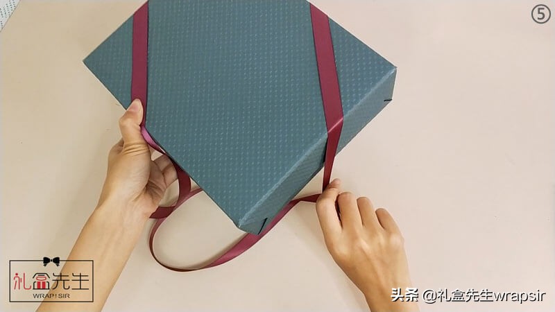 绑礼物蝴蝶结,绑礼物的蝴蝶结带子教程