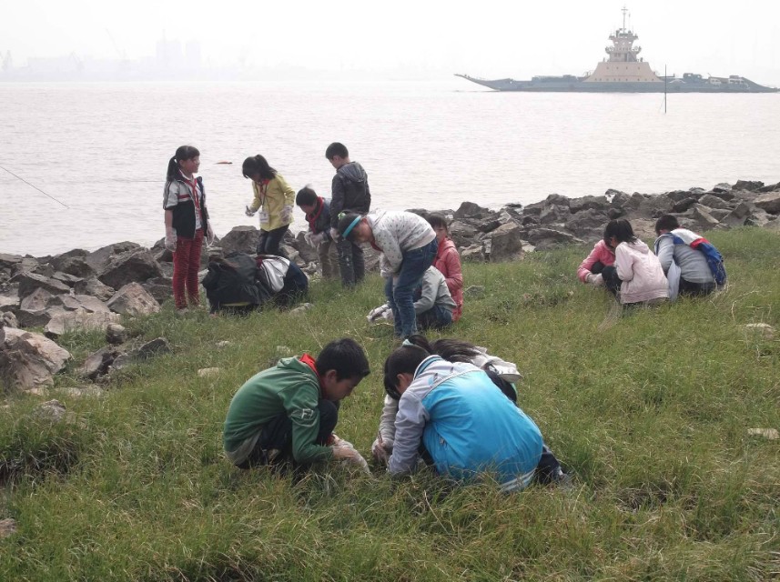 《大江依旧滚滚流》(散文)