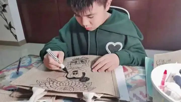 木制工艺品获央视点赞、手制包秒杀爱马仕、螳螂车羡煞万人……