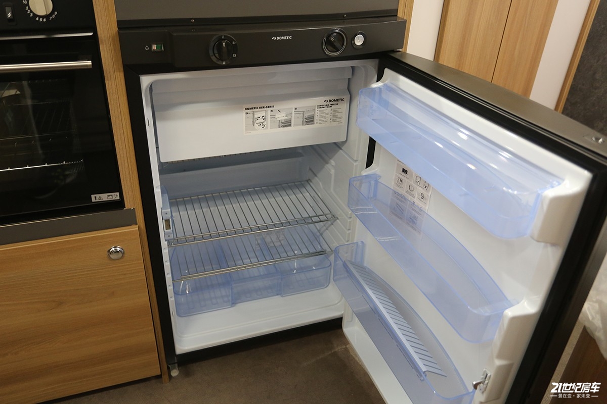 英国百丽d4,发现4拖挂式房车