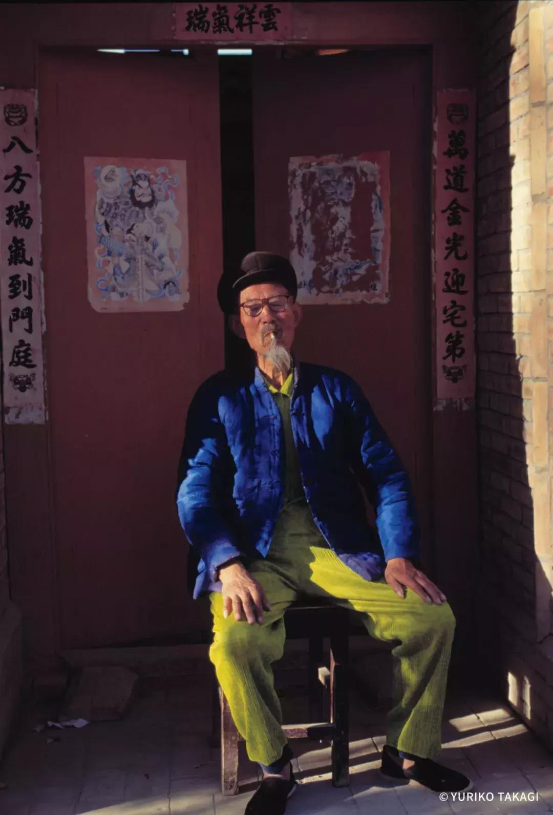 25年前，一个日本人带着天价衣服到中国，给西北人拍了一批硬照