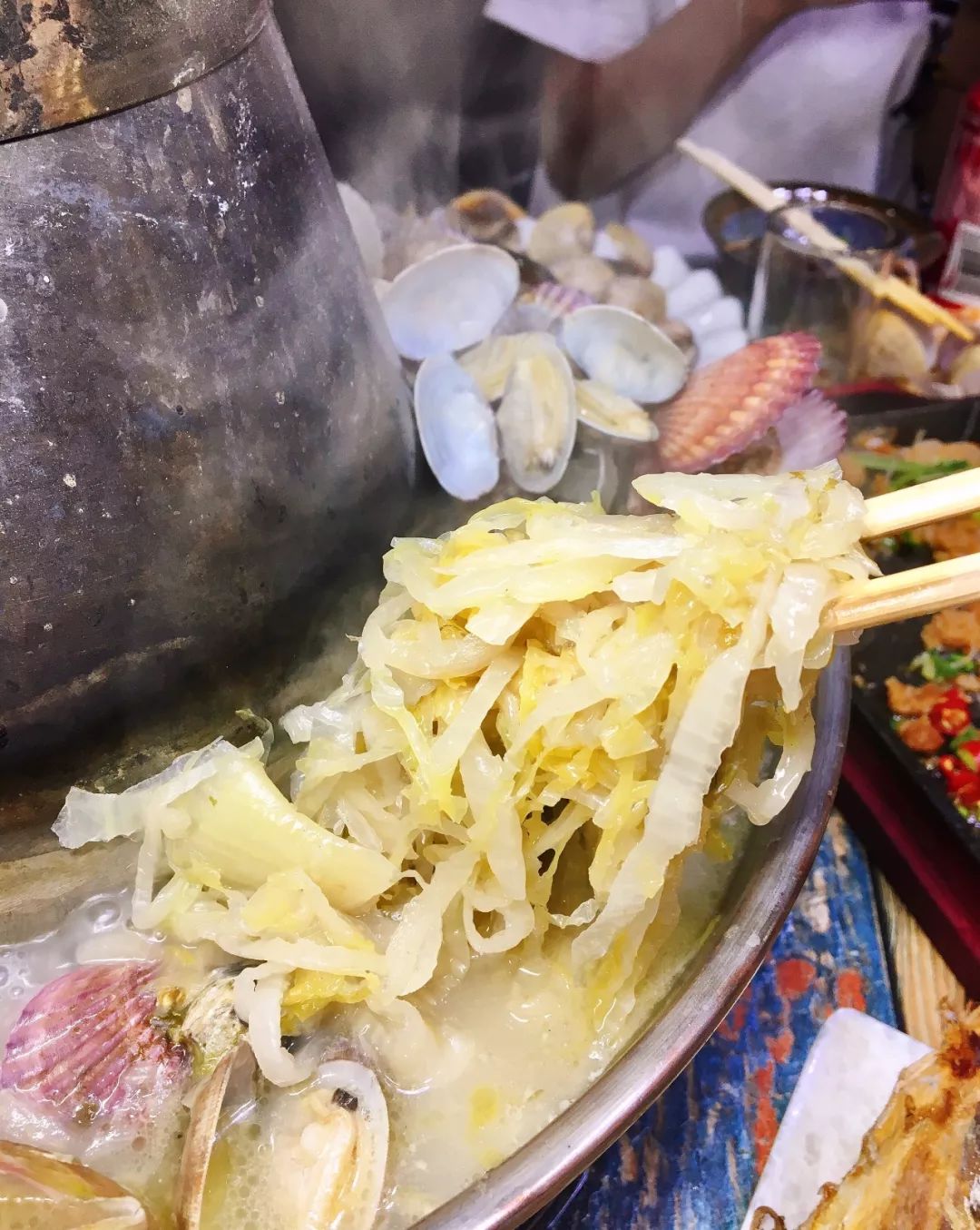 专注烤羊肉串三十年,自助烤串铜火锅