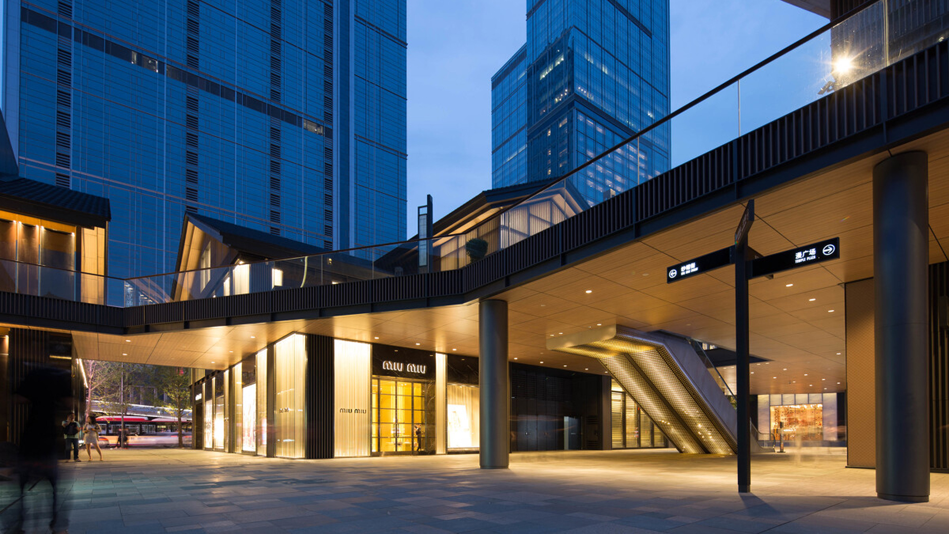 重庆弹子石老街和洪崖洞哪个好看,重庆洪崖洞vs成都宽窄巷子