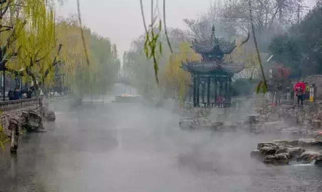 冬季山东山泉水最美最有韵味？济南山泉水美？泰山上下一片银白？