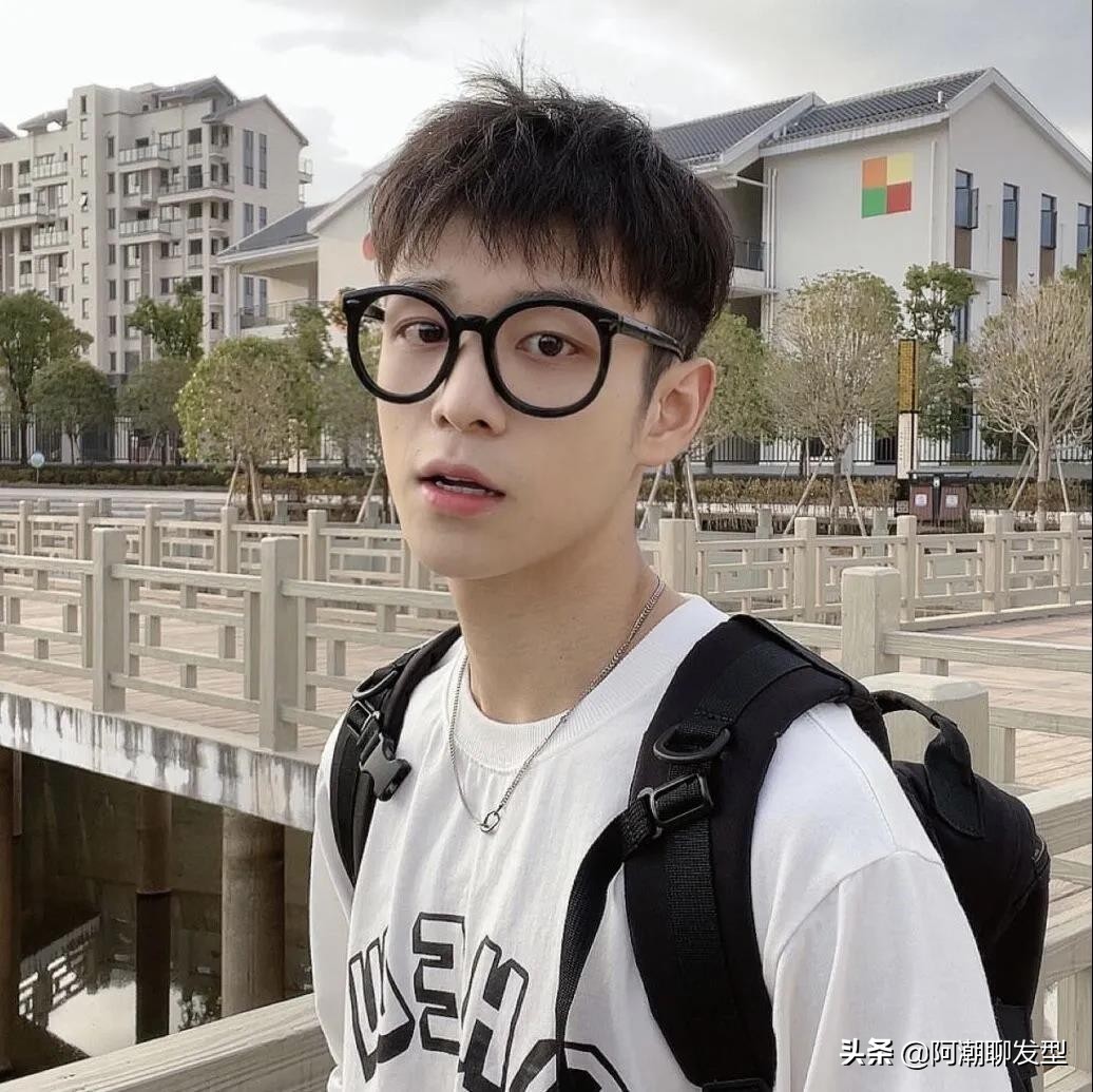 穿搭寸头男生夏季干净痞帅,最流行男士寸头发型