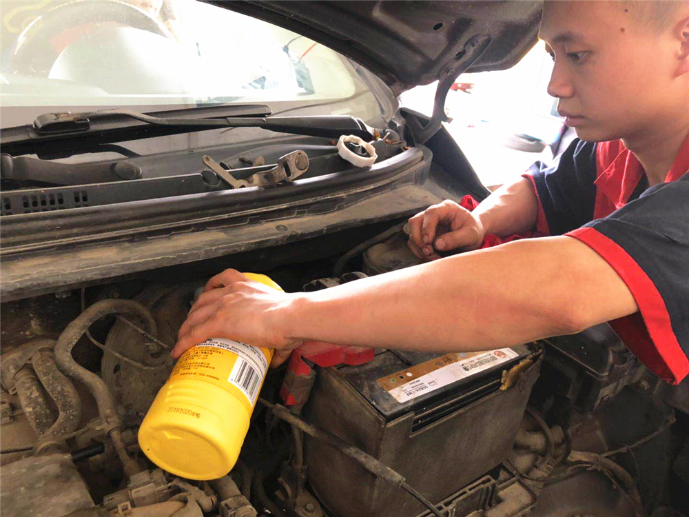 起亚福瑞迪刹车油在哪里,起亚福瑞迪保养灯怎么归零