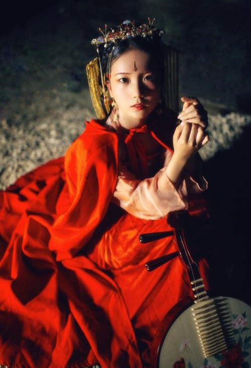 和世事一场大梦差不多的诗词,苏轼西江月世事一场大梦赏析