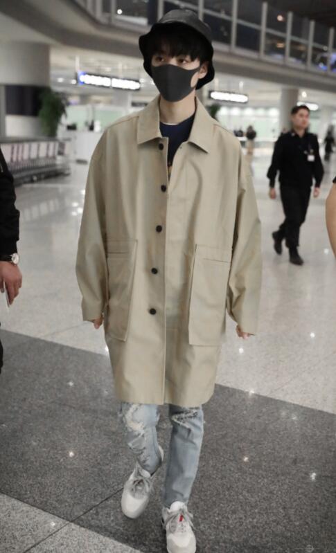 入秋之后担心自己脑门冷？那不如学学明星们戴潮帽，又酷又有范