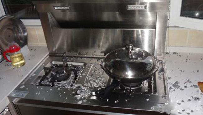 燃气灶不小心弄上水了,燃气灶不常有的维修问题
