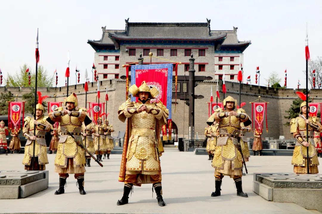 今天，一起去揭开“金甲男团”的神秘面纱……