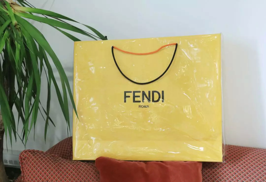 大牌包包手提袋改造教程,用买完东西的袋子改造时髦包包