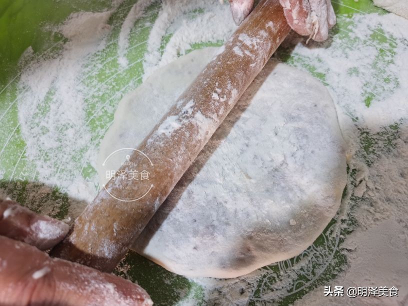 做馅饼和面的方法告诉我一下,做馅饼时如何让馅饼皮薄如纸