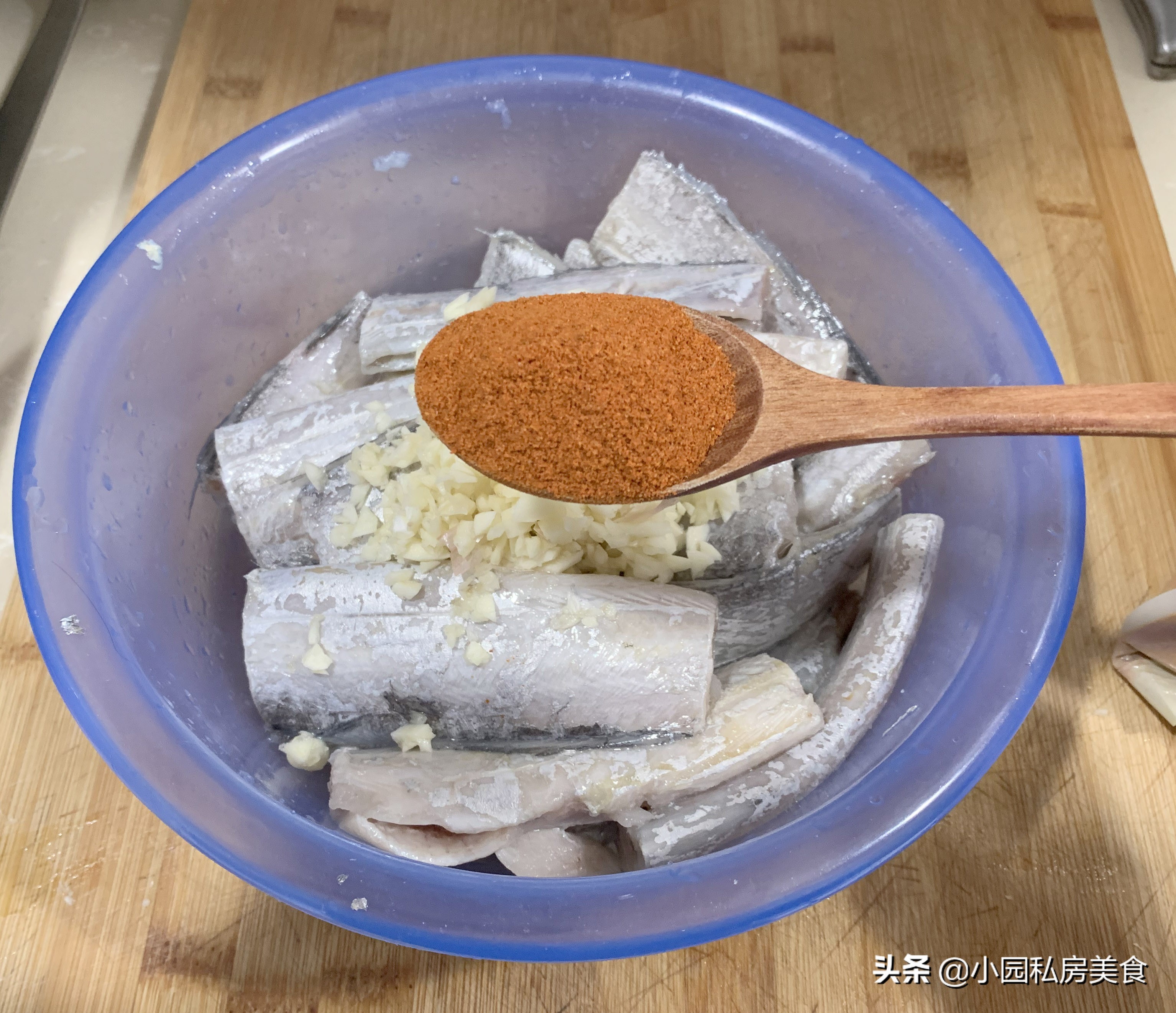 煎带鱼老糊锅,煎带鱼怎么做能不糊锅