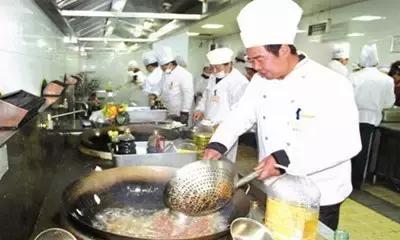 炖肉热水还是冷水下肉,为什么炖之前要煎