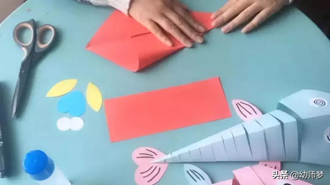 幼儿园手工制品花篮创意环创,幼儿园废旧瓶子手工制作环创