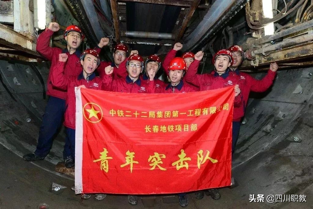 他们都是专科毕业，纷纷进中交、中铁集团，月入上万