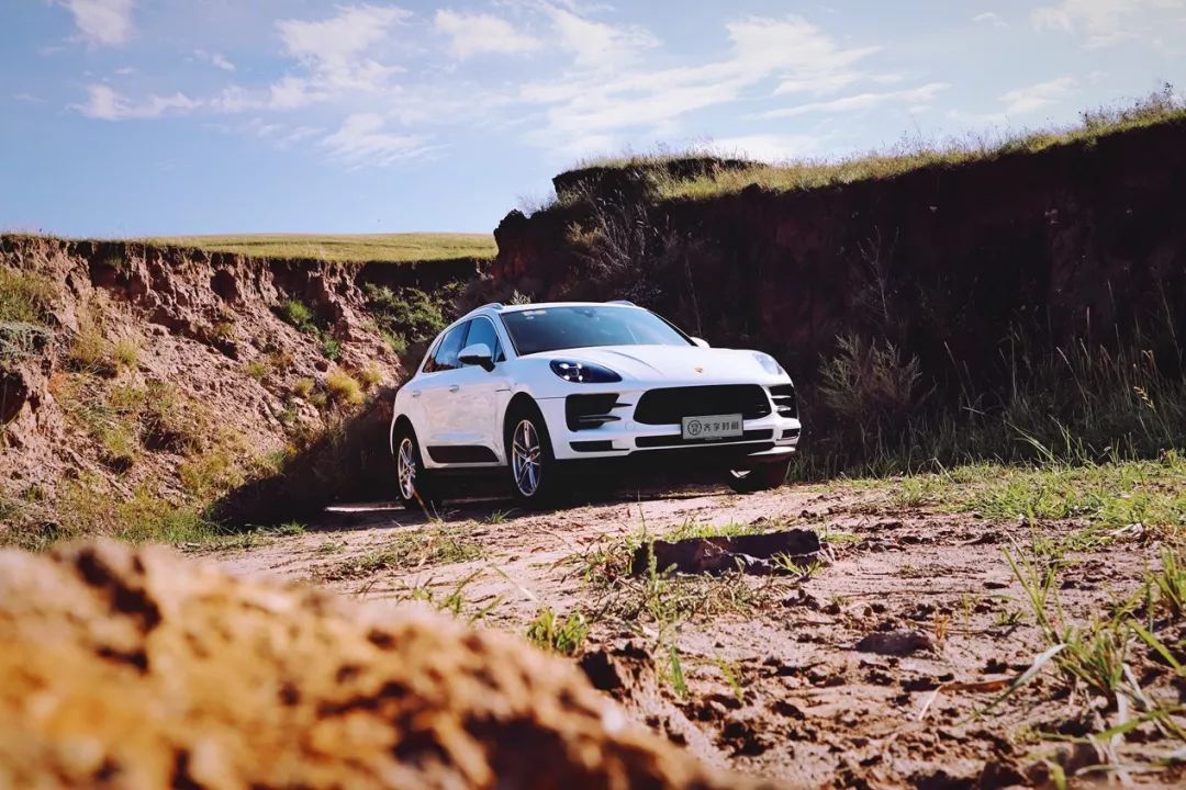 原来你也可以带我穿越草原，深度试驾保时捷Macan