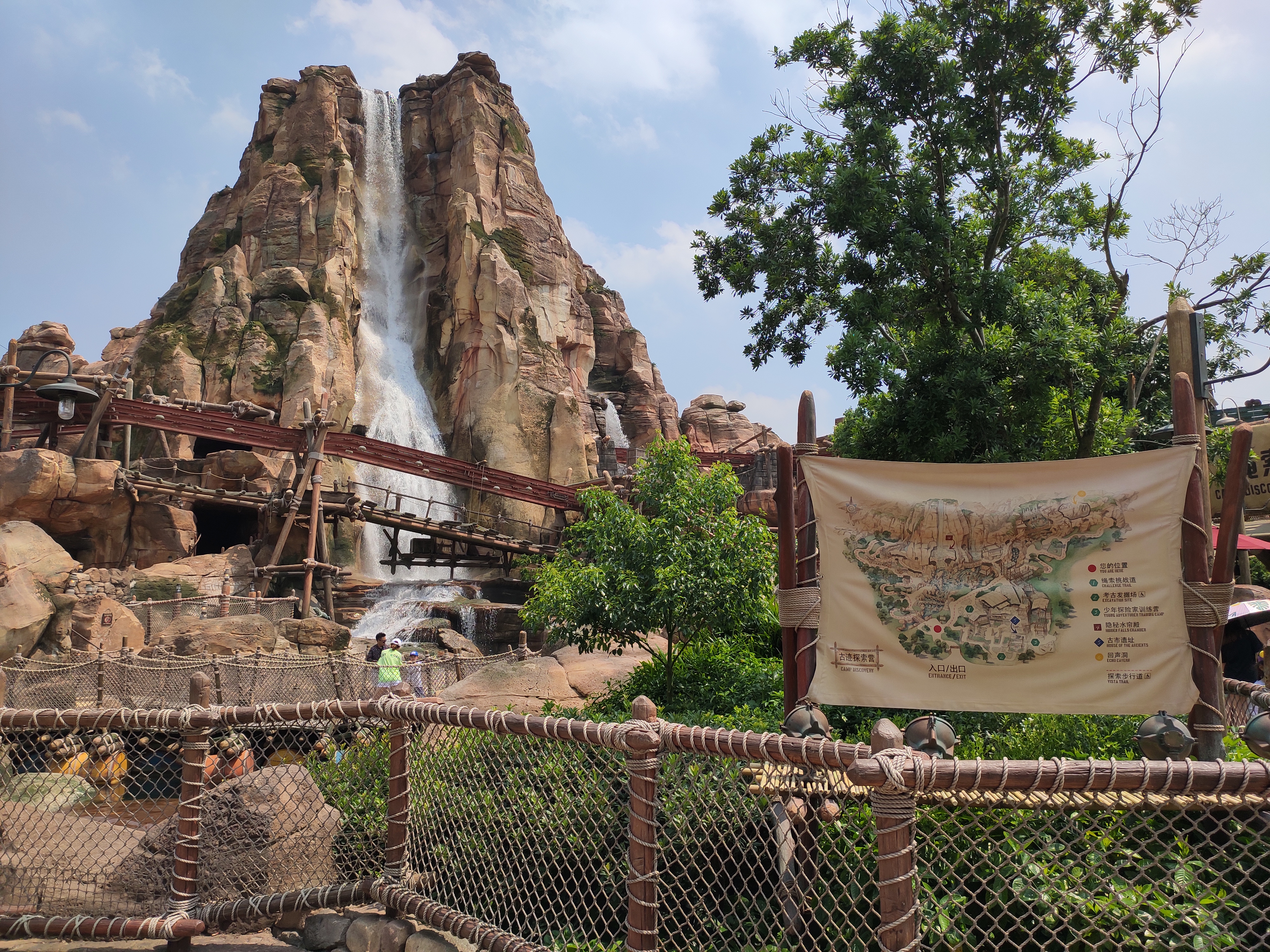 上海迪士尼一大一小旅游攻略,上海迪士尼吃住攻略讲解