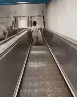 网上买的连衣裙到货了，店家连夜打电话跪求删除好评照片太尴尬了