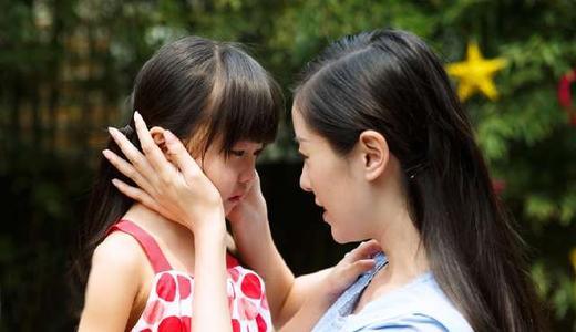 宝宝掉床怎么判断是否有危险,宝宝掉床解决办法