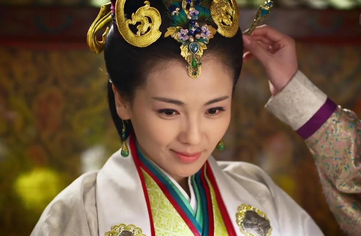 王珂：百亿富豪闪婚女明星，三年后遭遇破产，媳妇成“国民贤妻”