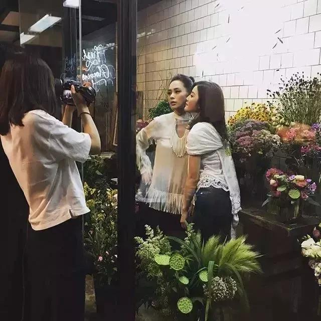 这家破厂房改造的花店,这是北京最美的小花店,明星都来拍照